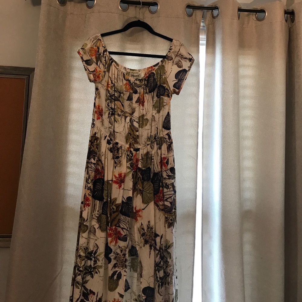 Tropical print dress, fits like a large